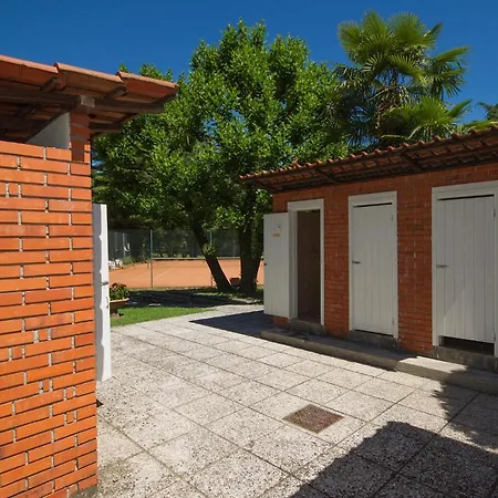 Διαμέρισμα Sleeps 5 Pool